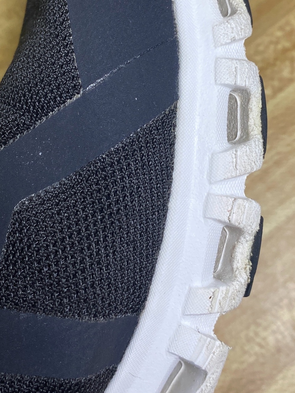 On Running Black and White Men's Athletic Running Shoes size 10 - Picture 6 of 7